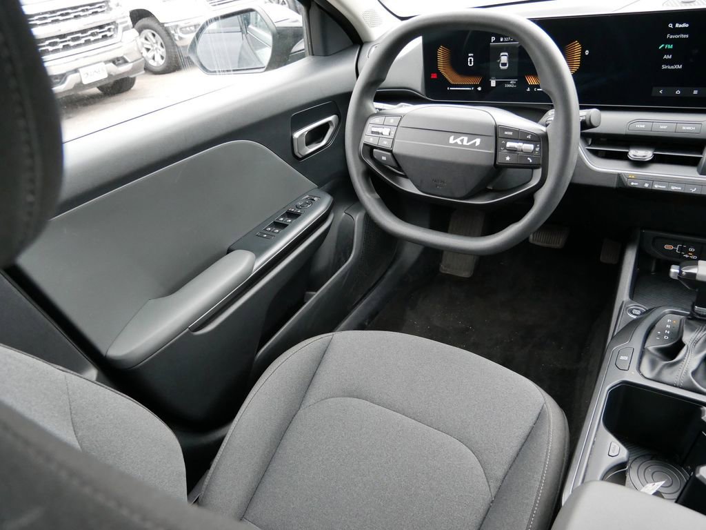 Used 2025 Kia K4 LXS image 13