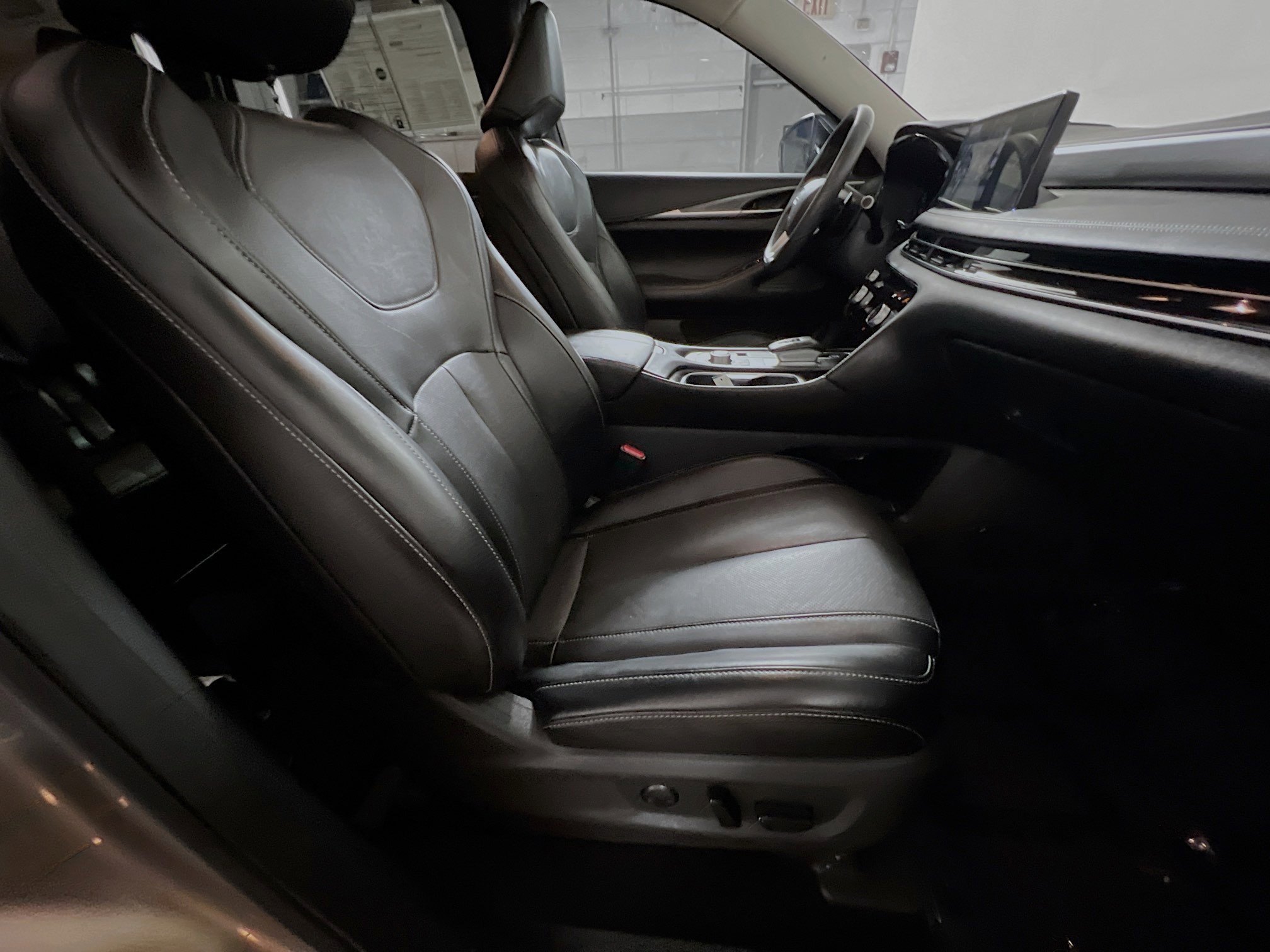 Used 2023 INFINITI QX60 Luxe w/ Cargo Package FWD image 31