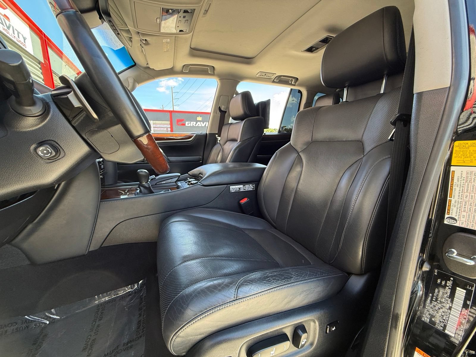 Used 2019 Lexus LX 570 4WD w/ Luxury Package image 20