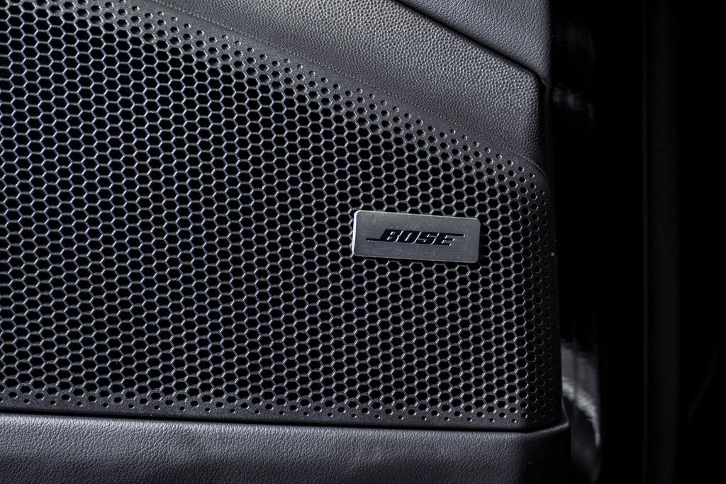 Certified 2025 Porsche Macan Electric image 27