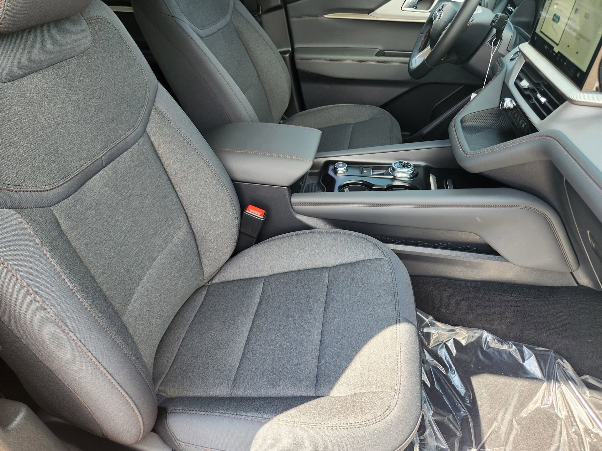 New 2025 Ford Explorer Active image 11