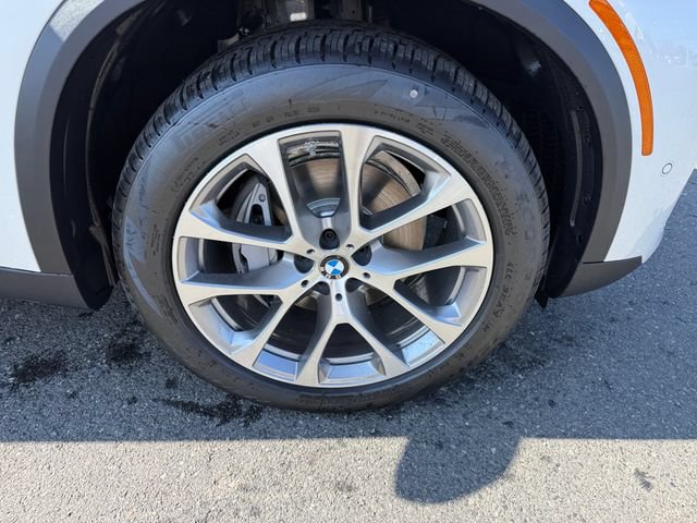 New 2026 BMW X5 xDrive40i w/ Climate Comfort Package AWD/4WD image 16