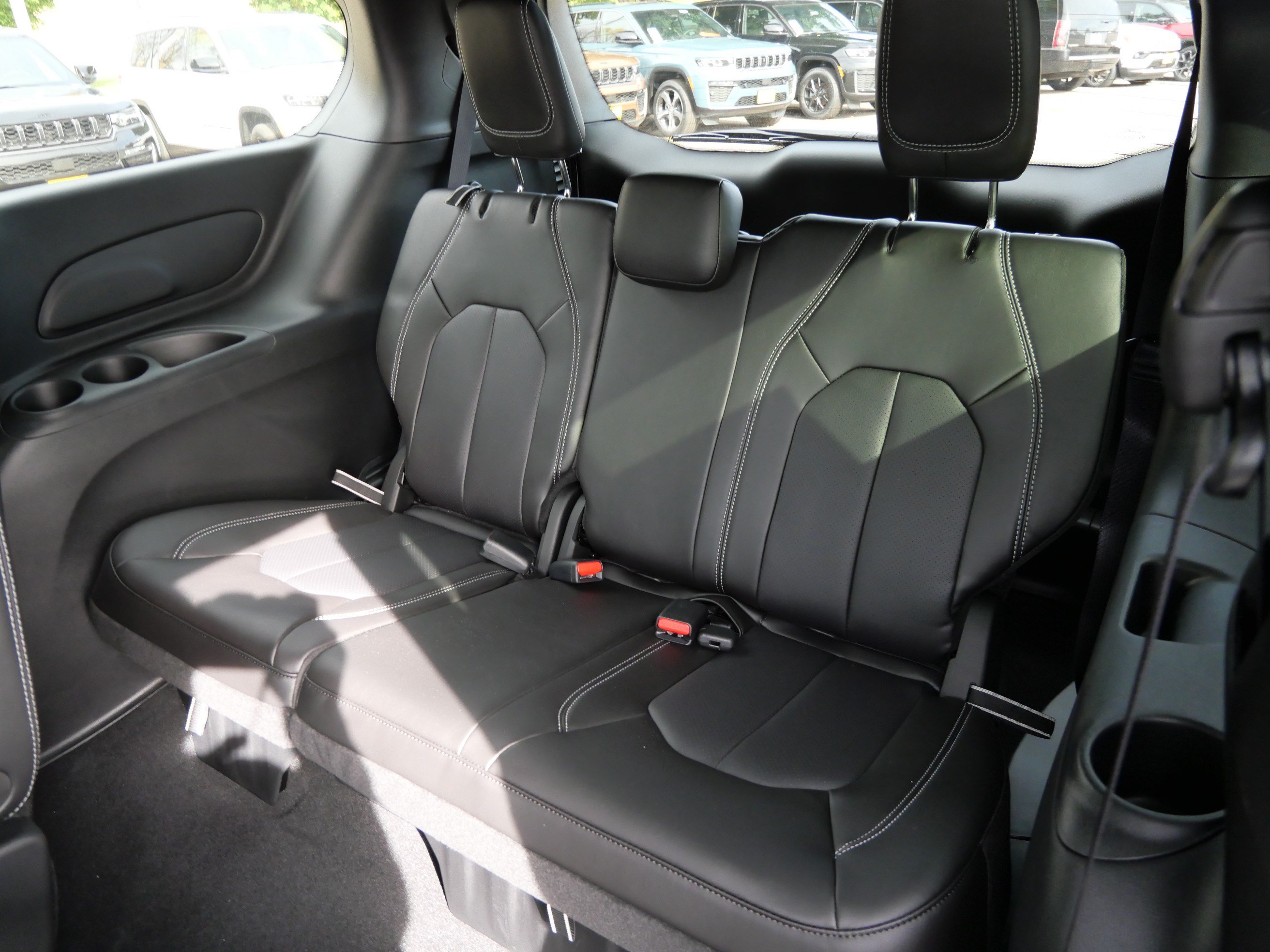 New 2027 Chrysler Pacifica LX FWD image 7