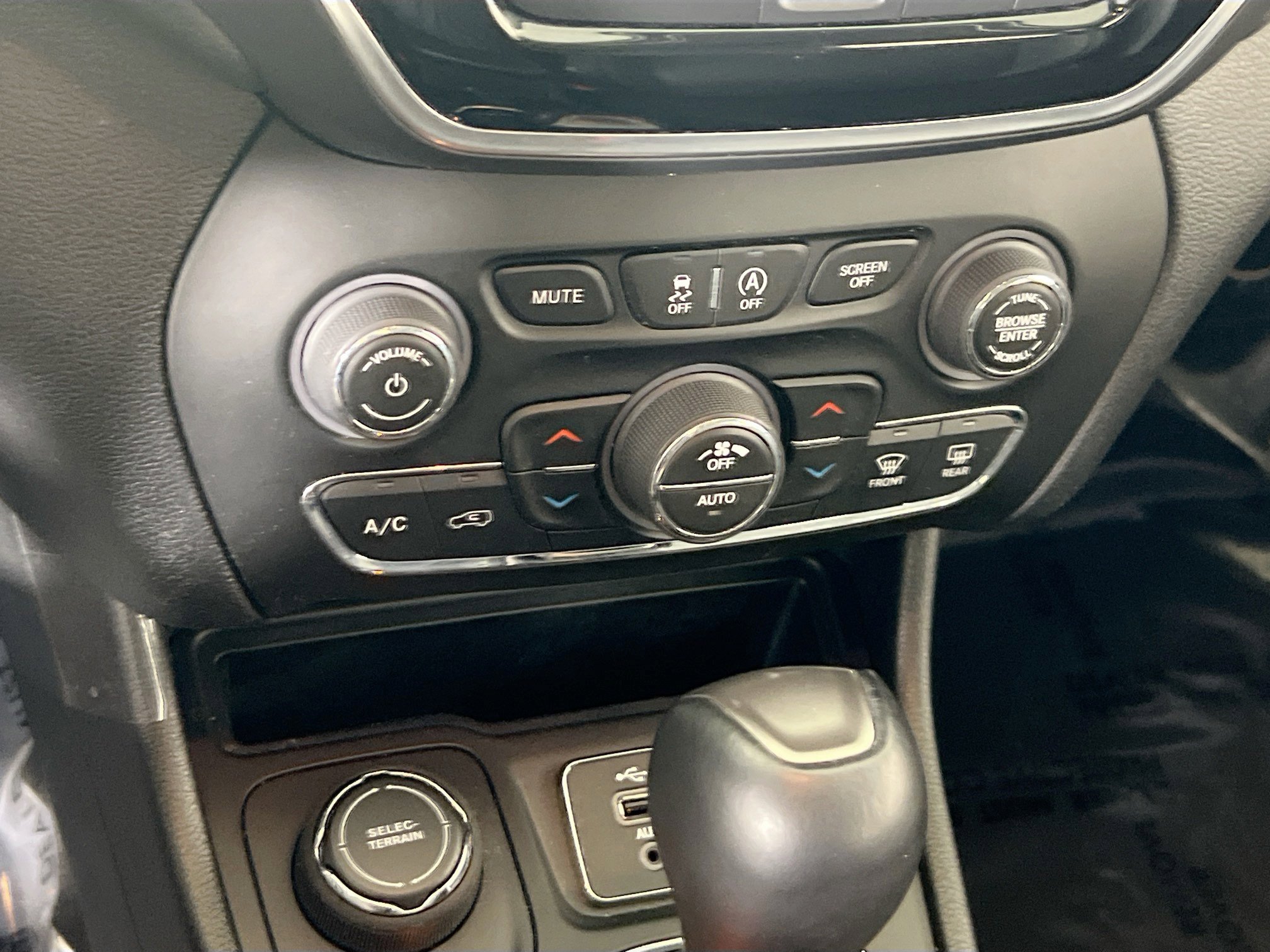 Used 2022 Jeep Cherokee Limited image 15