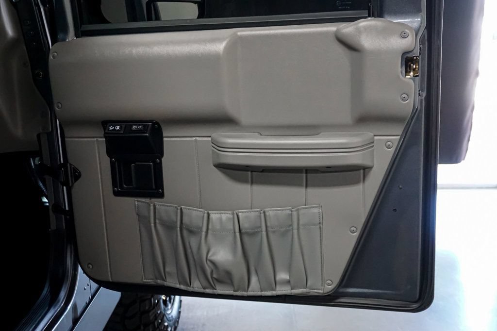 Used 2003 HUMMER H1 4-Door Wagon AWD/4WD image 87
