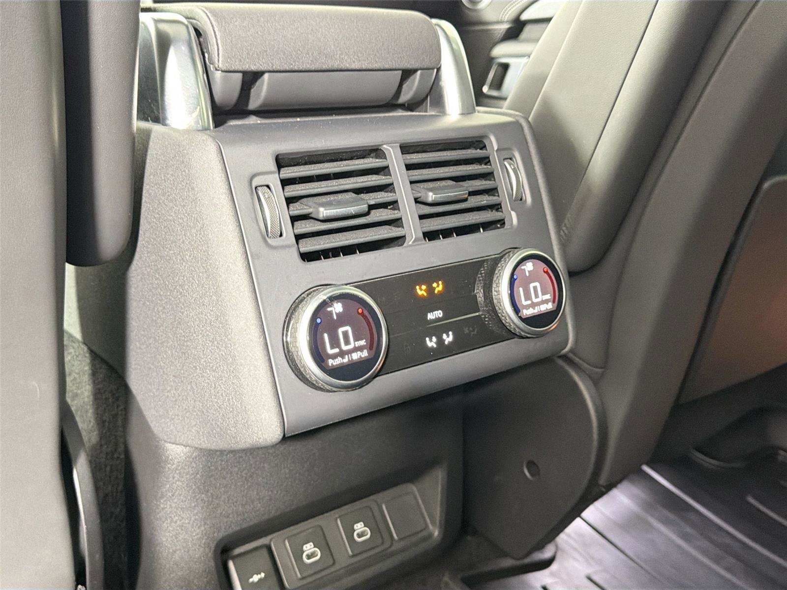 Certified 2024 Land Rover Discovery Dynamic SE AWD/4WD image 26