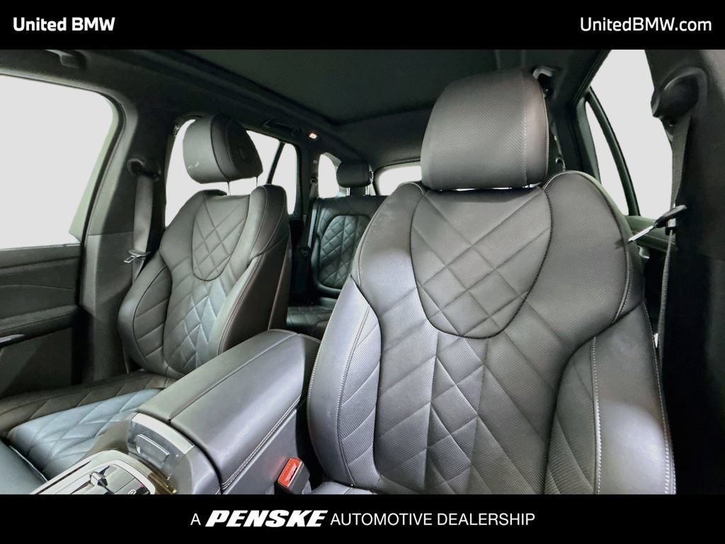 Used 2024 BMW X5 xDrive50e w/ Parking Assistance Package AWD/4WD image 12