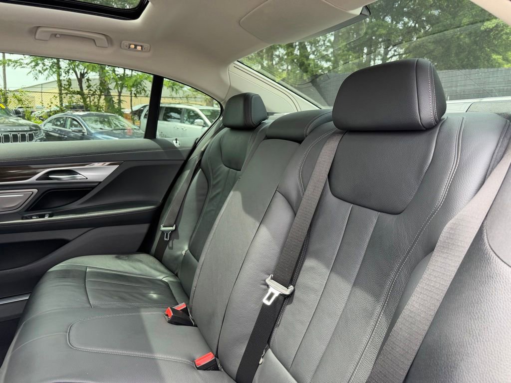 Used 2020 BMW 740i RWD image 25