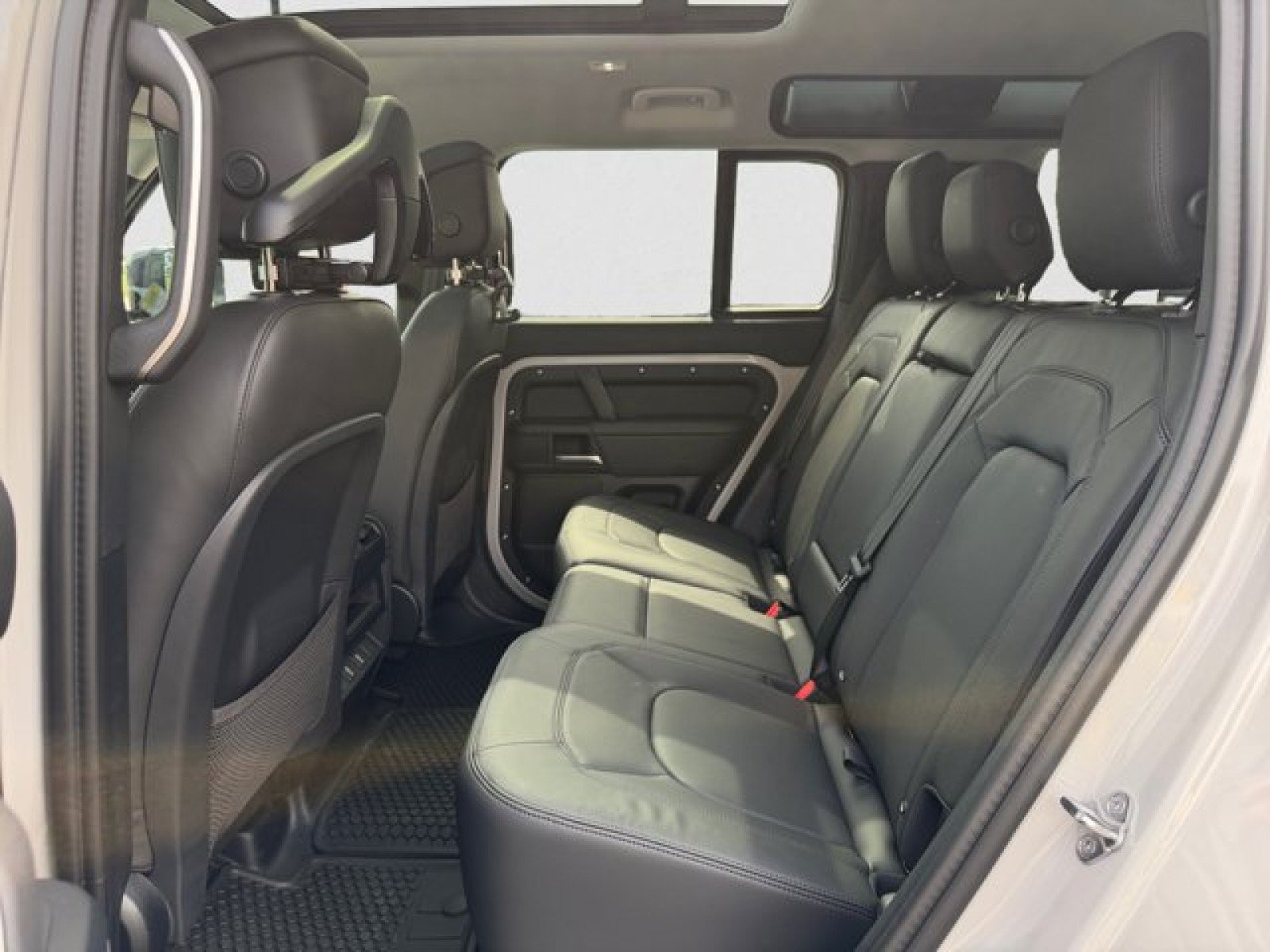 New 2026 Land Rover Defender 110 X-Dynamic SE AWD/4WD image 18