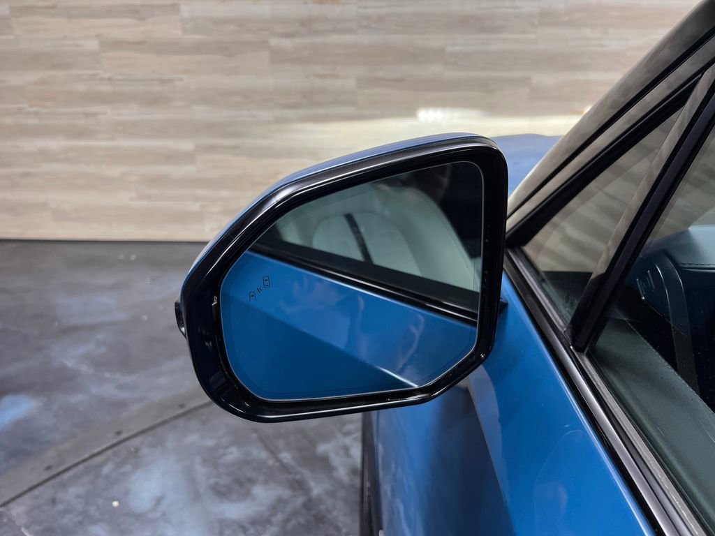 Used 2025 Rivian R1S Adventure AWD/4WD image 29