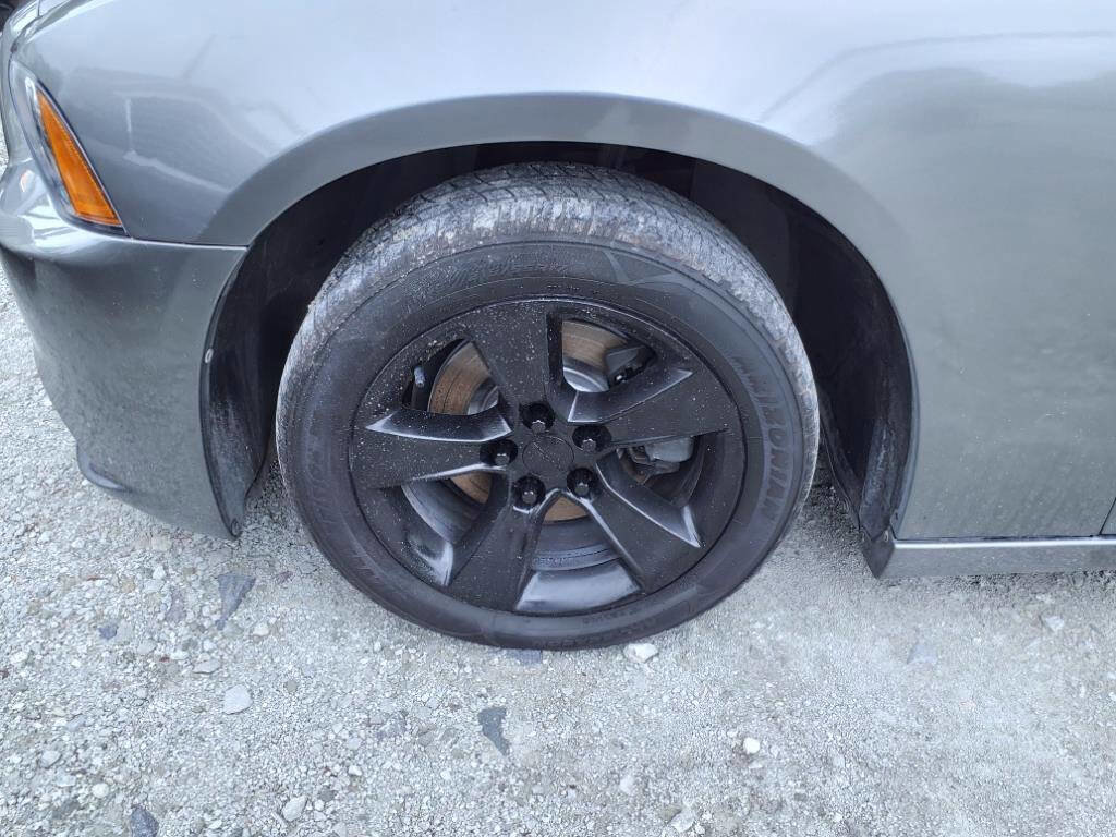 Used 2012 Dodge Charger SE RWD image 4