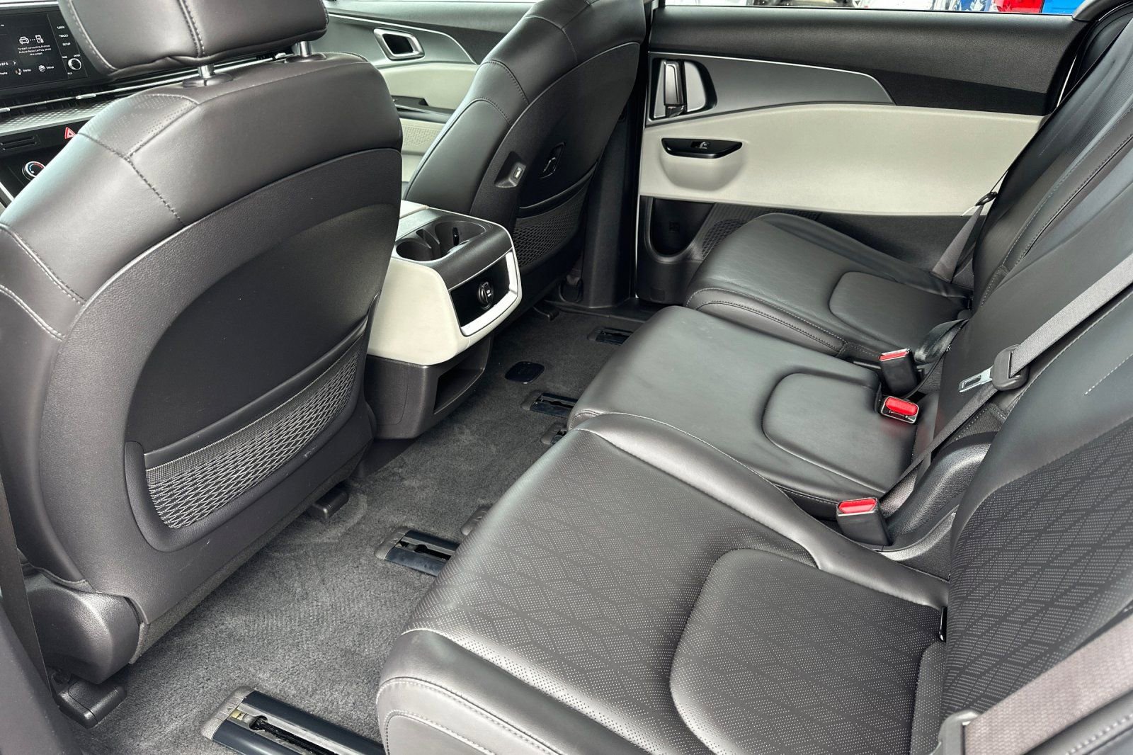 Certified 2023 Kia Carnival LX image 14