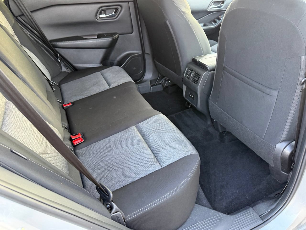 Certified 2025 Nissan Rogue SV FWD image 33