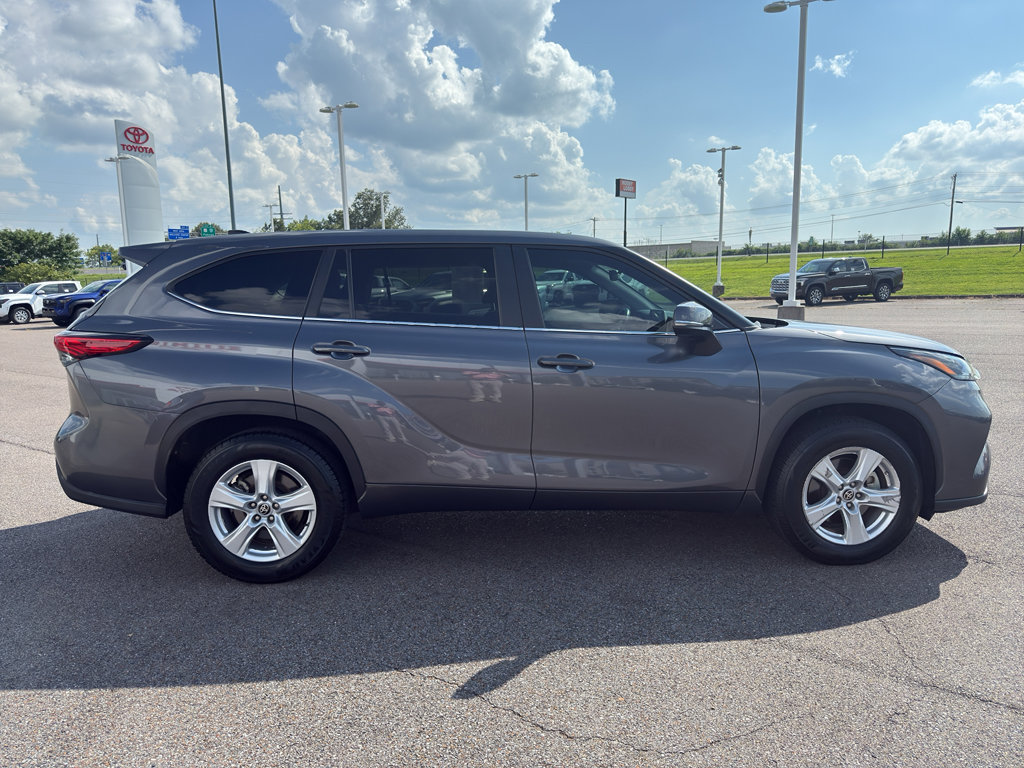 Used 2023 Toyota Highlander LE image 6