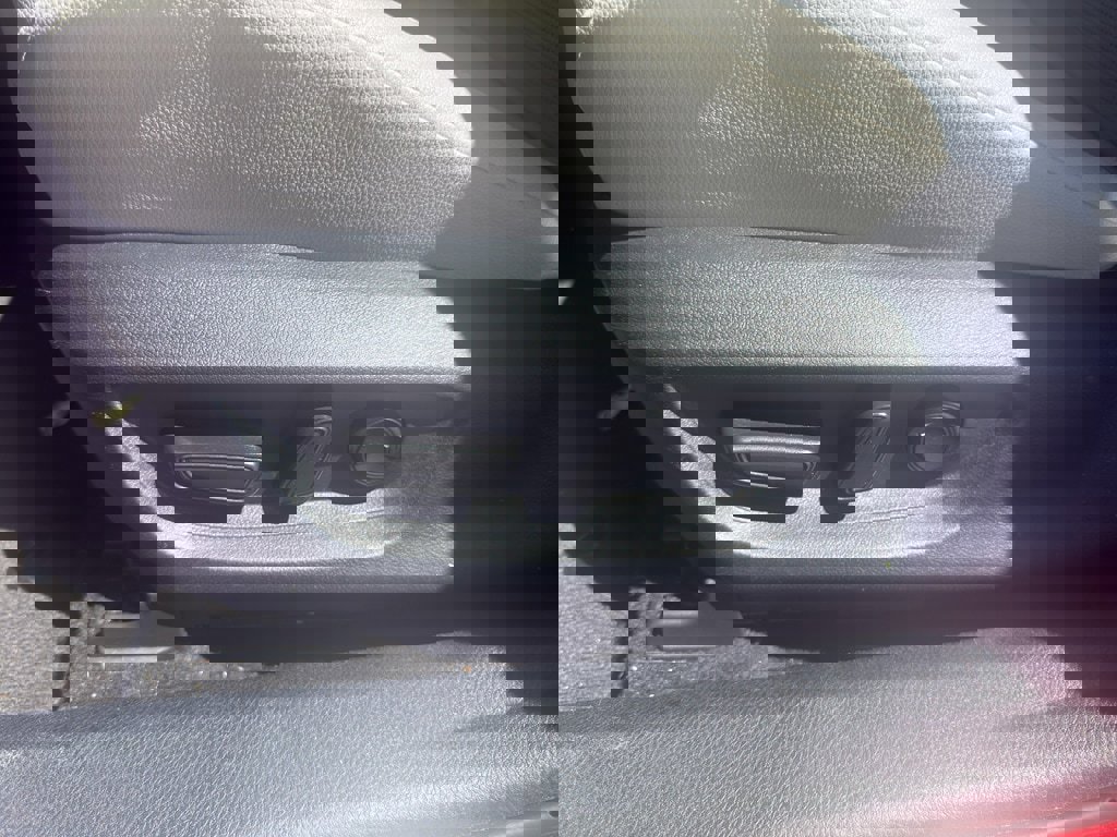 Used 2025 Toyota Camry XLE w/ Premium Package image 11