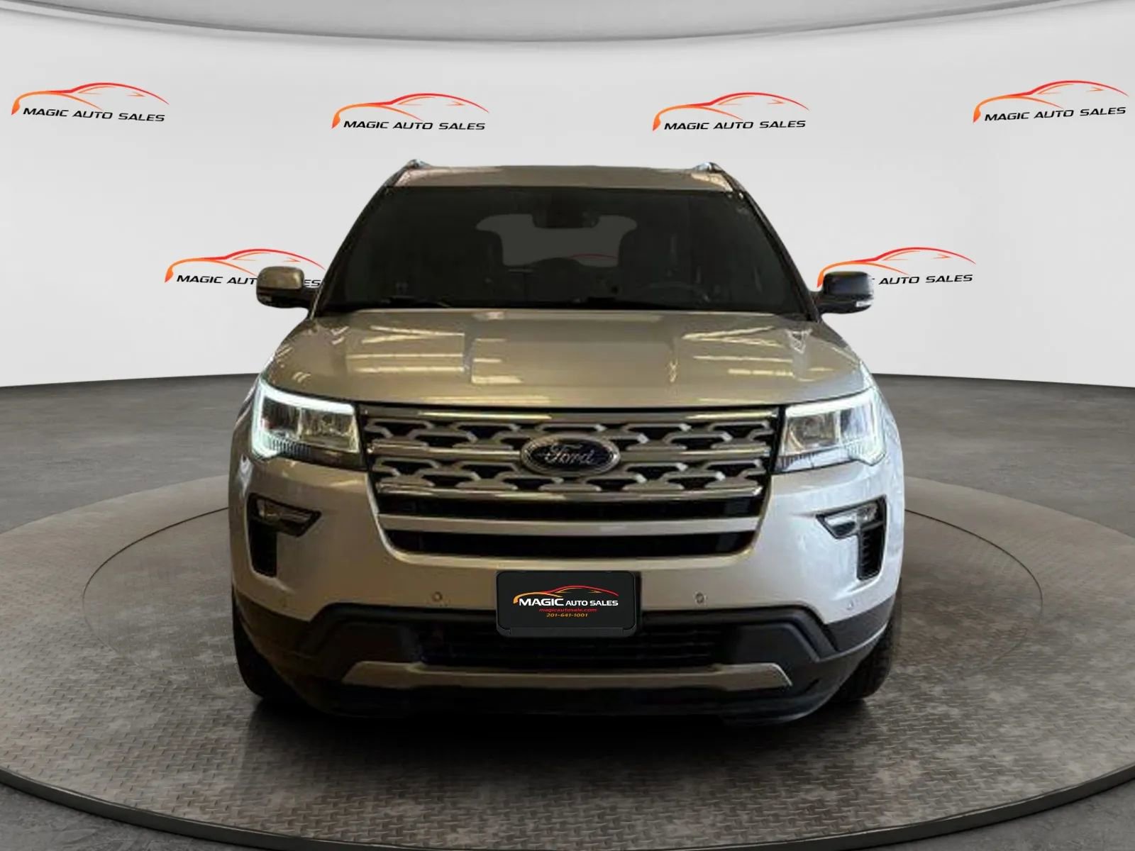 Used 2019 Ford Explorer XLT w/ Equipment Group 202A image 2