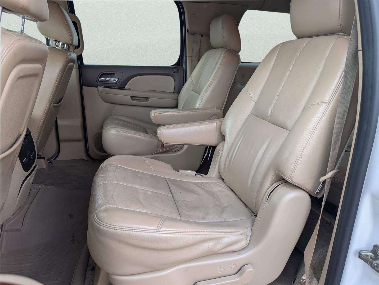 Used 2011 GMC Yukon XL SLT w/ SLT-2 Equipment Package image 20