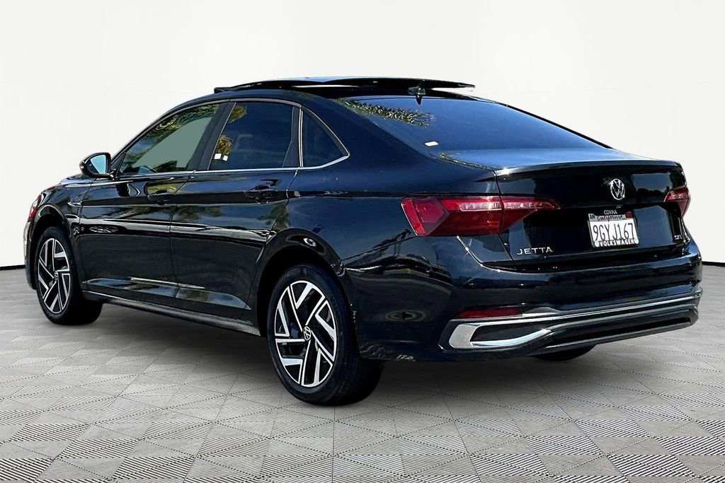 Used 2023 Volkswagen Jetta SEL FWD image 4