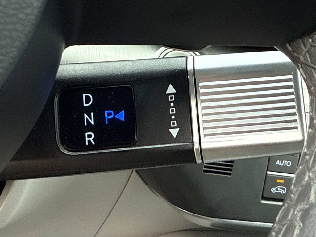 Used 2024 Hyundai Kona Limited image 33