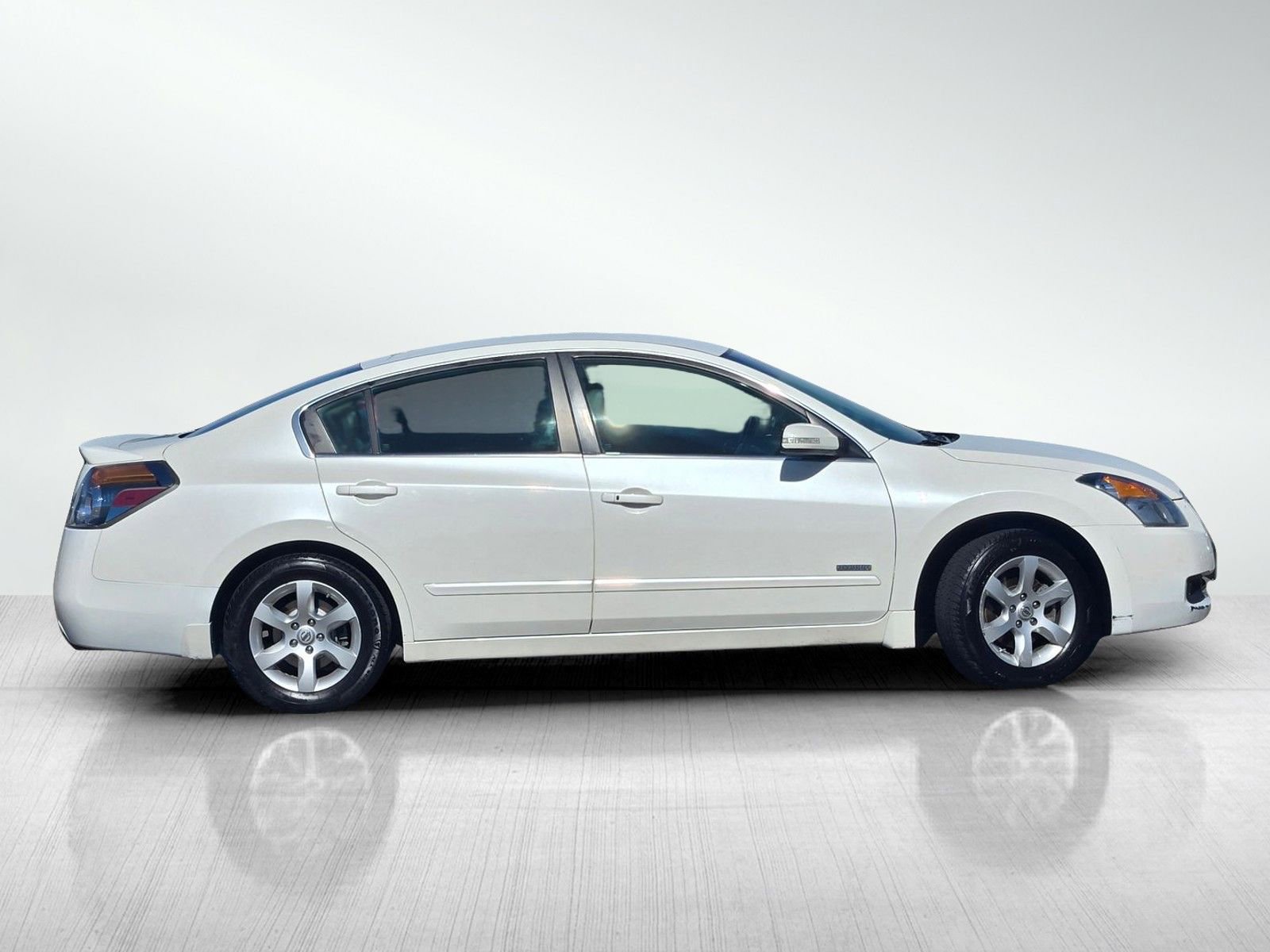 Used 2008 Nissan Altima Hybrid Sedan w/ Technology Pkg FWD image 3