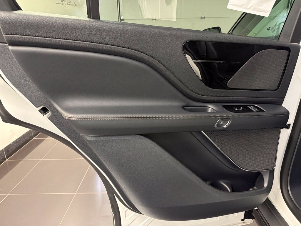 New 2027 Lincoln Aviator AWD image 36