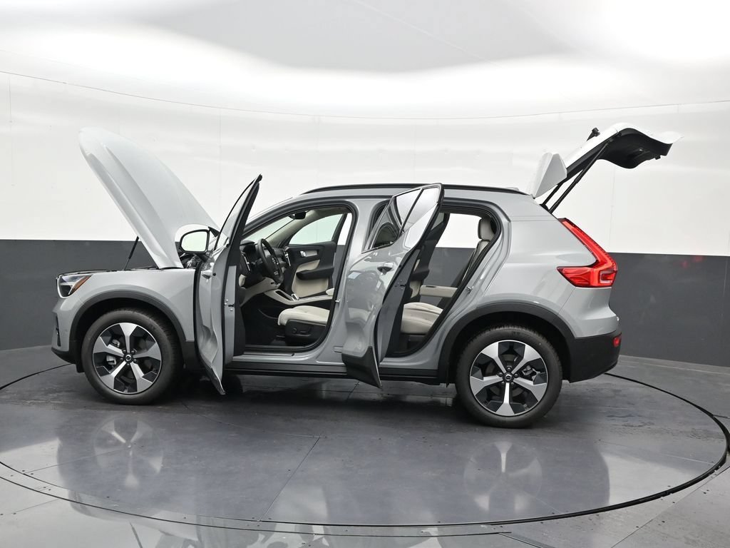 New 2026 Volvo XC40 B5 Plus w/ Protection Package Premier AWD/4WD image 31