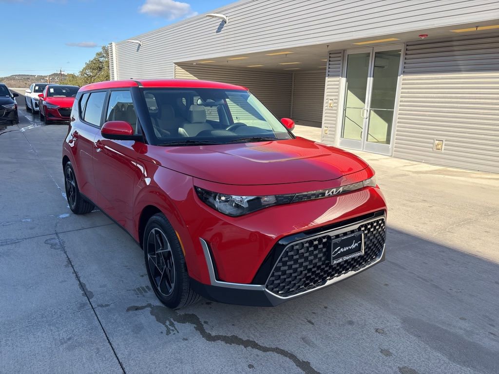 Used 2025 Kia Soul EX image 3