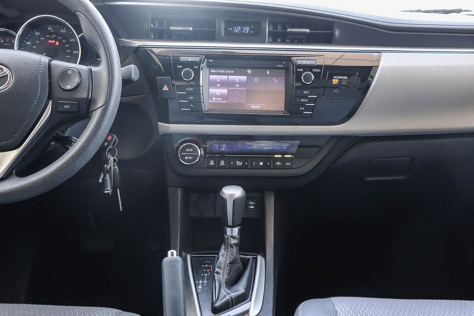 Used 2015 Toyota Corolla LE FWD image 16