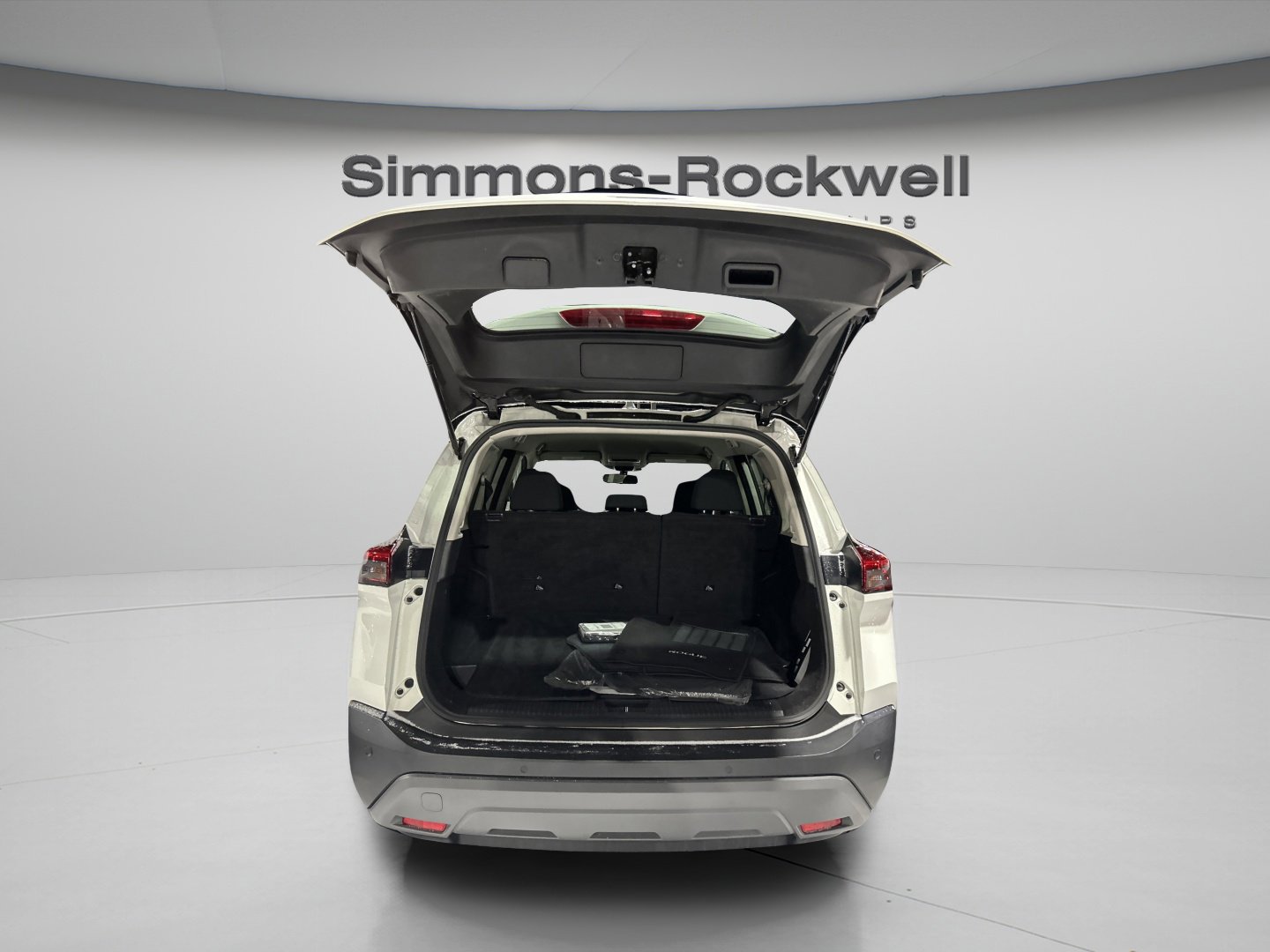 Used 2023 Nissan Rogue S image 8