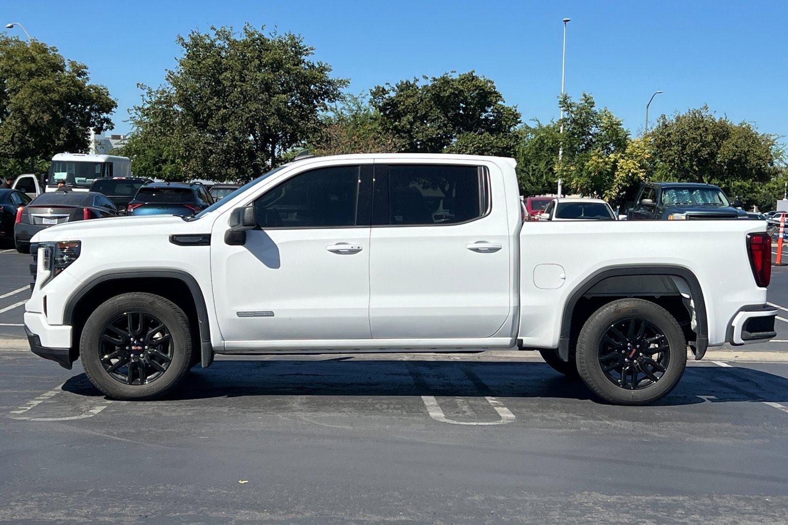 Used 2023 GMC Sierra 1500 Elevation image 7