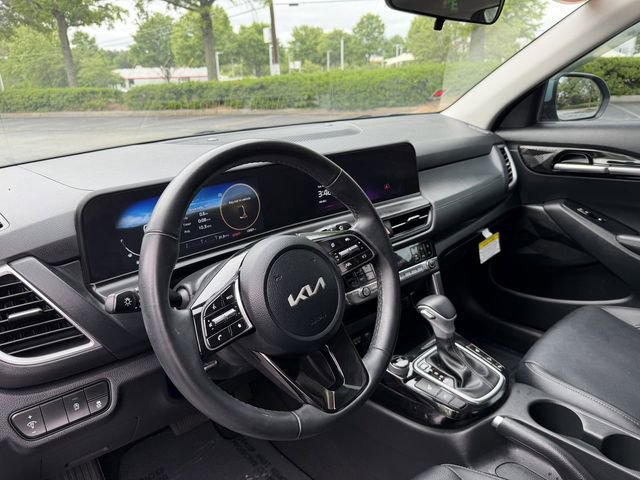 Certified 2025 Kia Seltos EX w/ EX Sunroof Package FWD image 12
