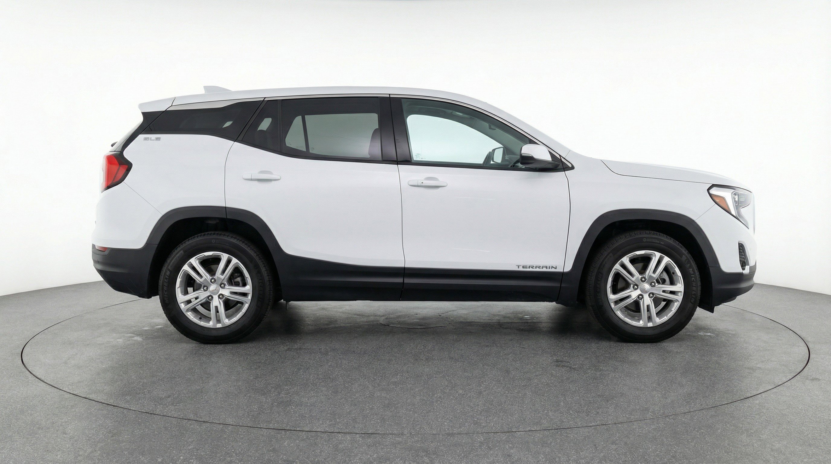Used 2024 GMC Terrain SLE FWD image 11