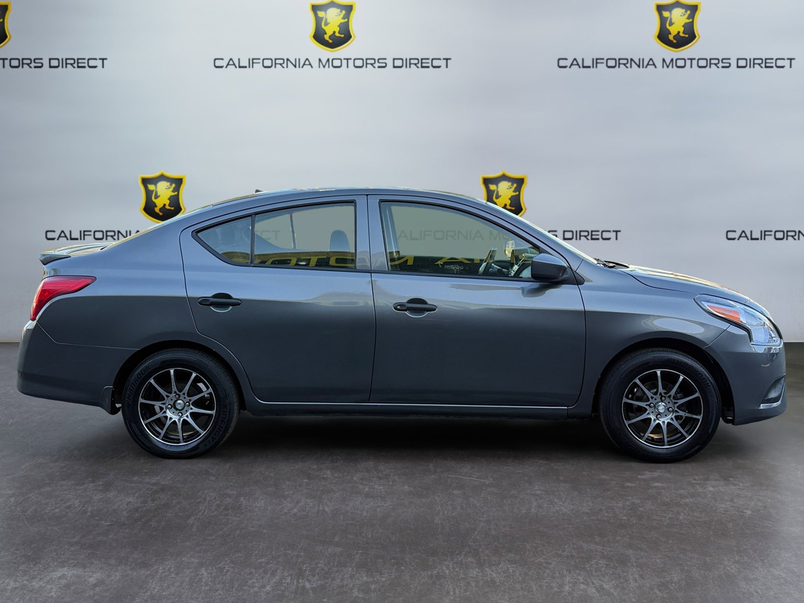 Used 2017 Nissan Versa S Plus image 6