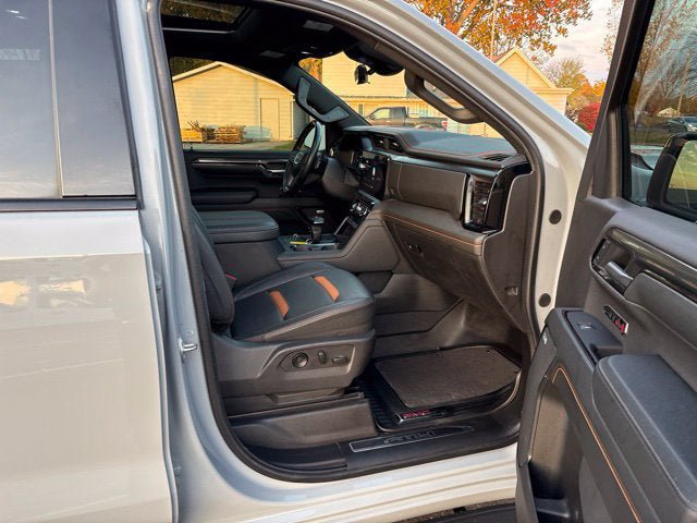 Used 2024 GMC Sierra 1500 AT4 w/ Technology Package AWD/4WD image 7