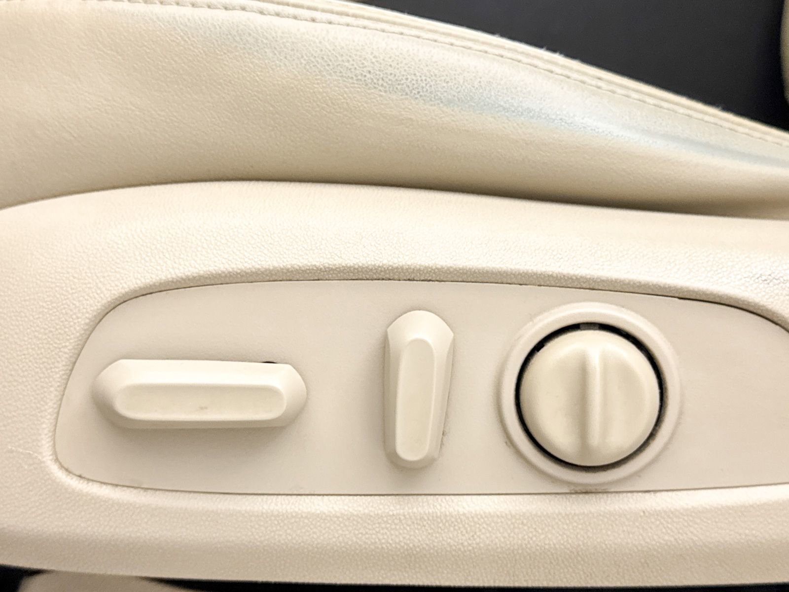 Used 2019 Buick Enclave Premium w/ Experience Buick Package image 25