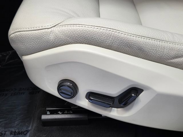 Certified 2024 Volvo XC60 B5 Plus w/ Protection Package Premier AWD/4WD image 8