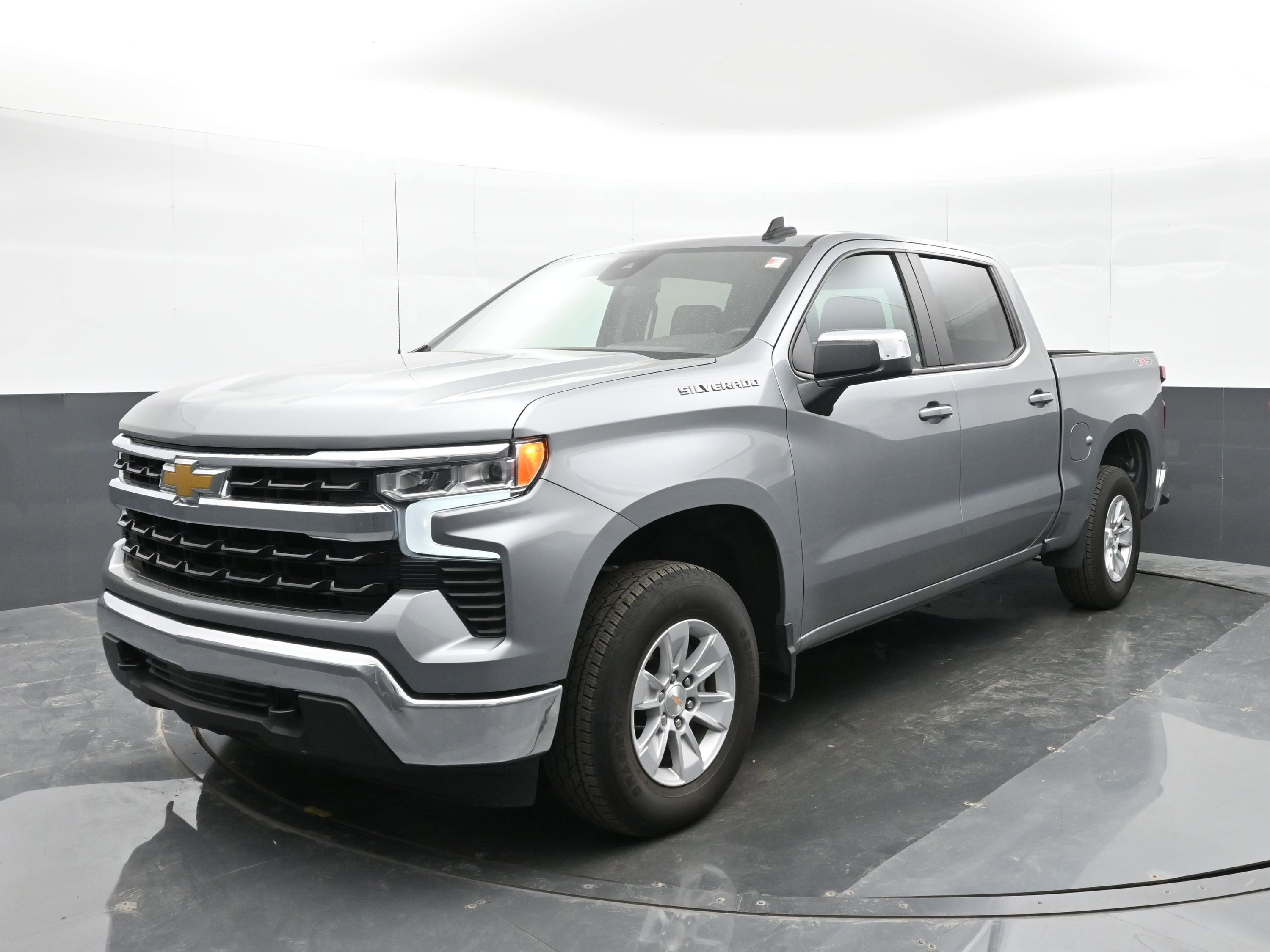 Used 2025 Chevrolet Silverado 1500 LT image 4