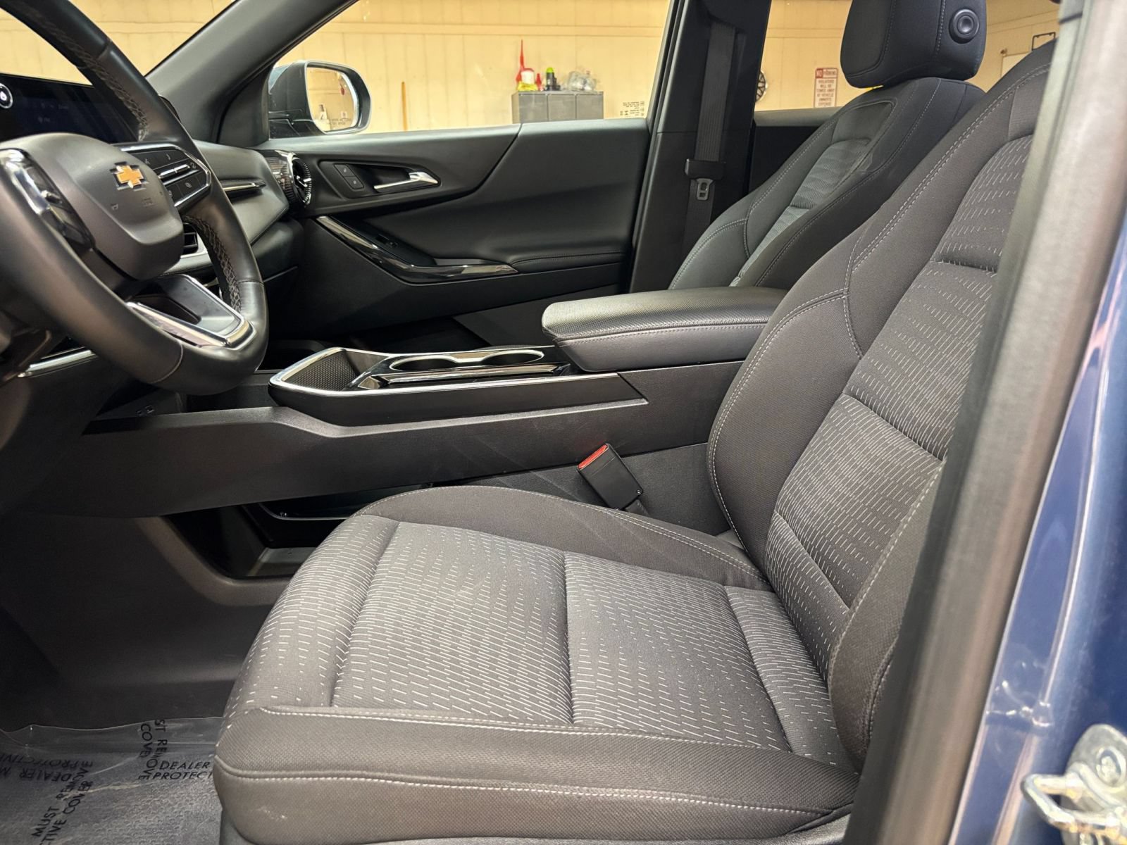 Used 2025 Chevrolet Equinox LT FWD image 27