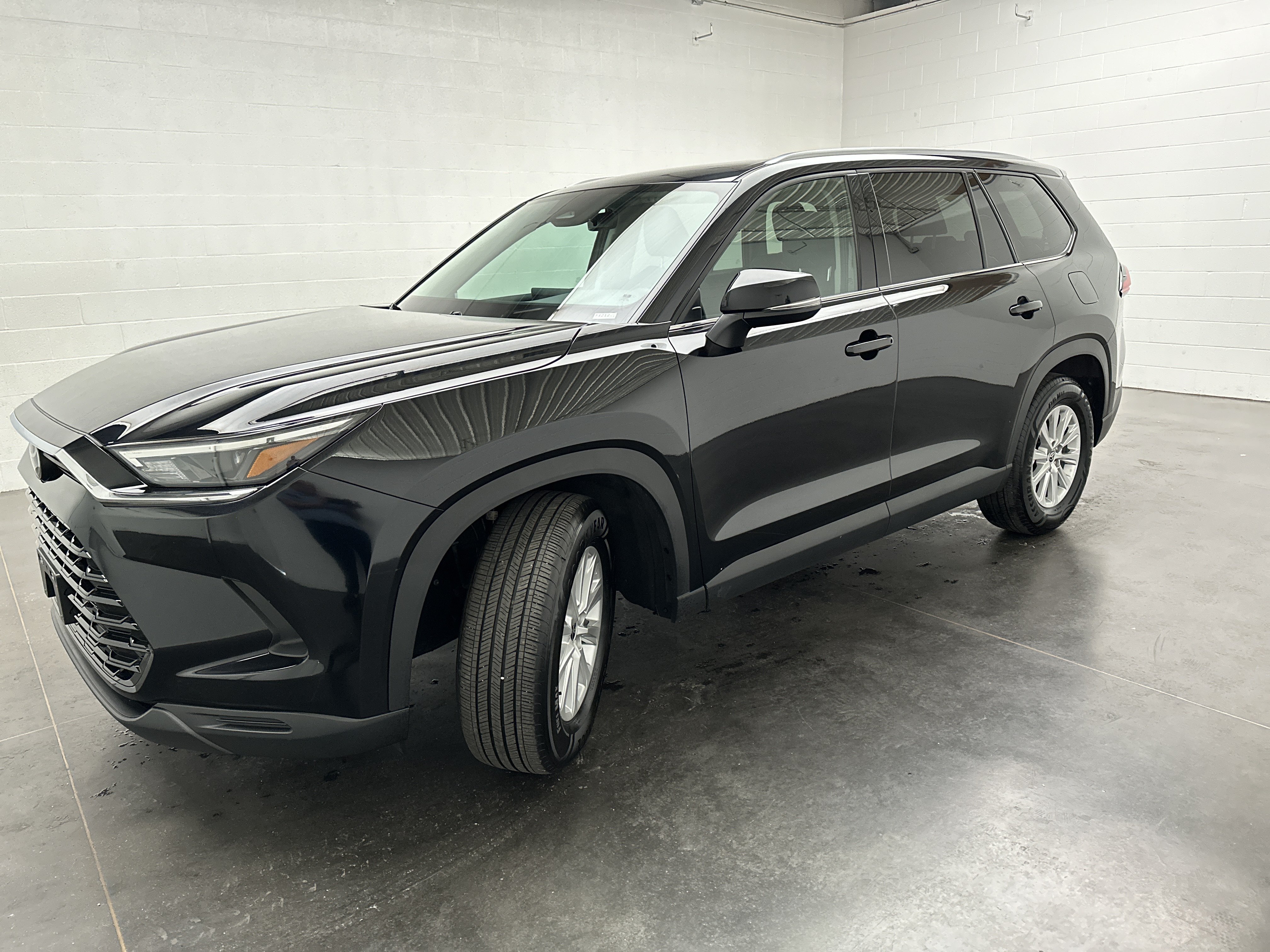 Used 2025 Toyota Grand Highlander AWD image 4