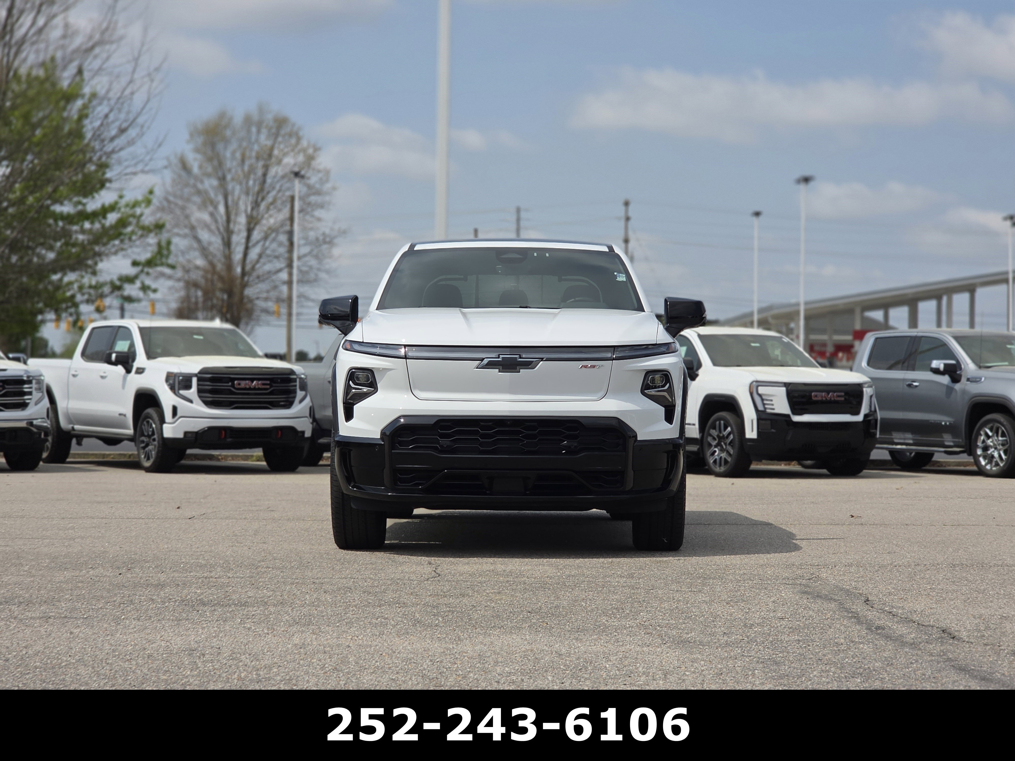 Used 2025 Chevrolet Silverado EV RST AWD/4WD image 2