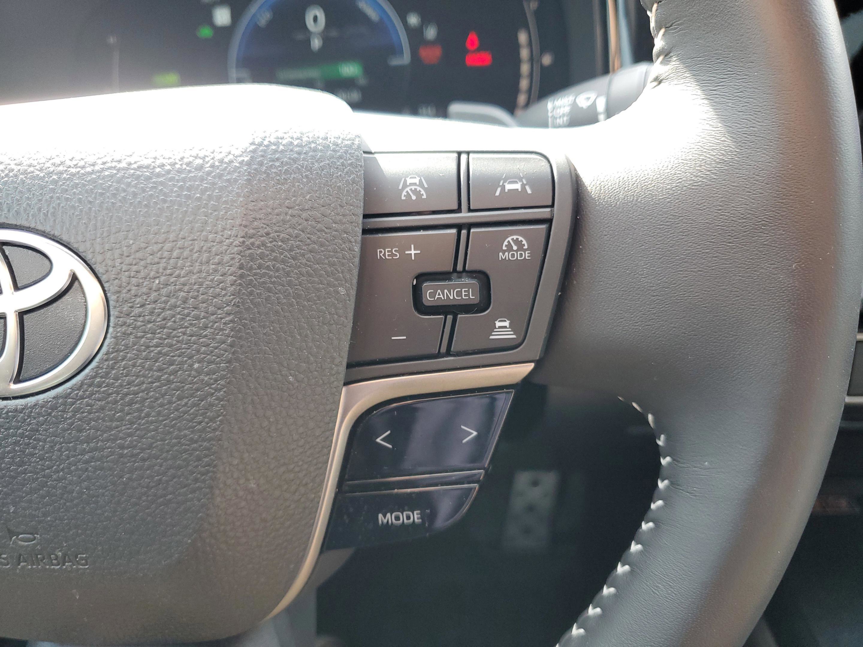 Used 2025 Toyota Camry SE image 17