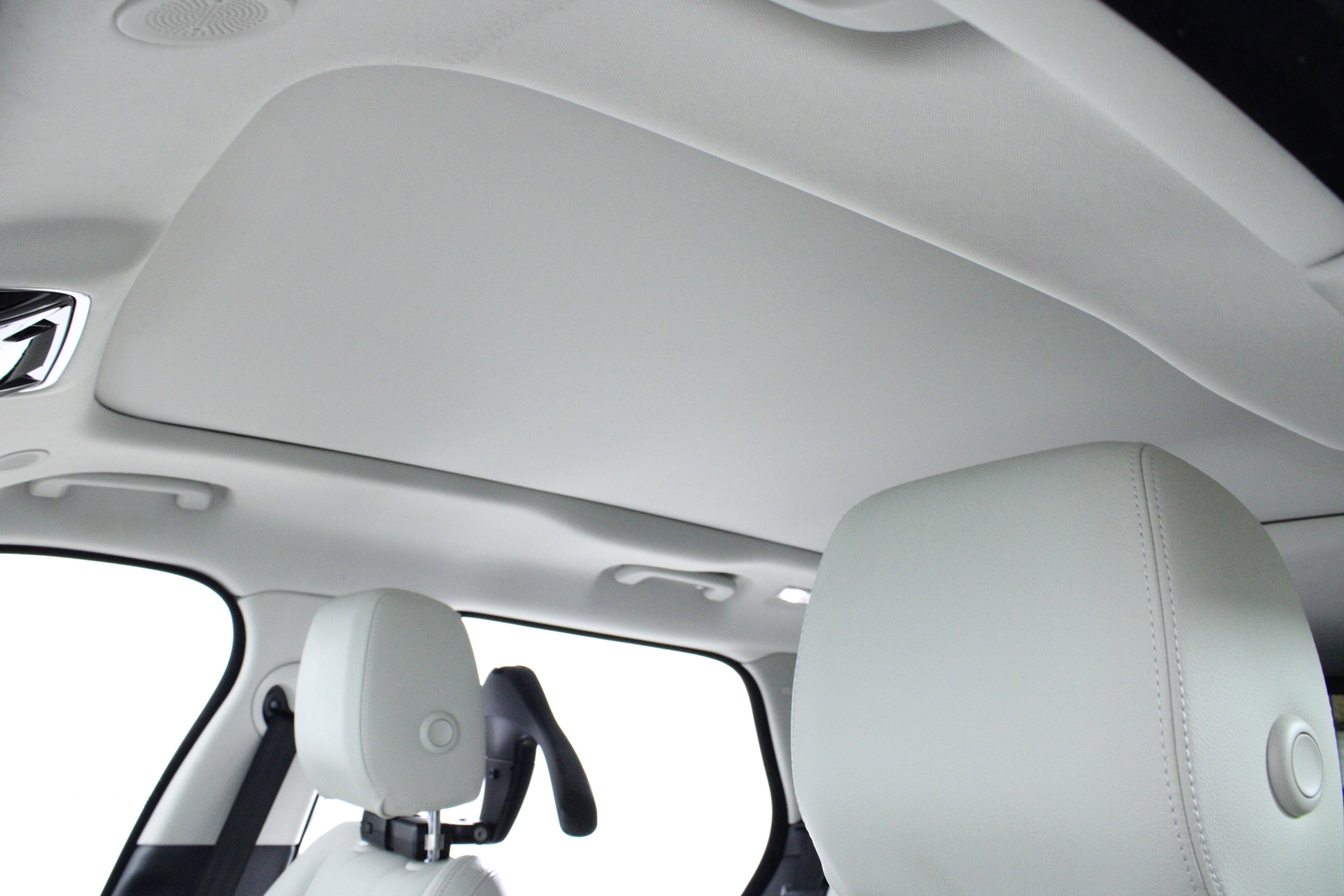 Used 2023 Land Rover Range Rover Velar R-Dynamic S image 32