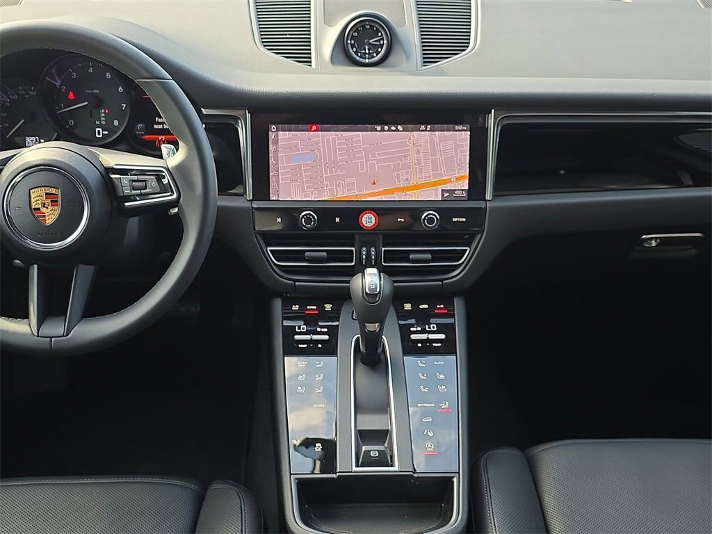 Certified 2025 Porsche Macan image 22