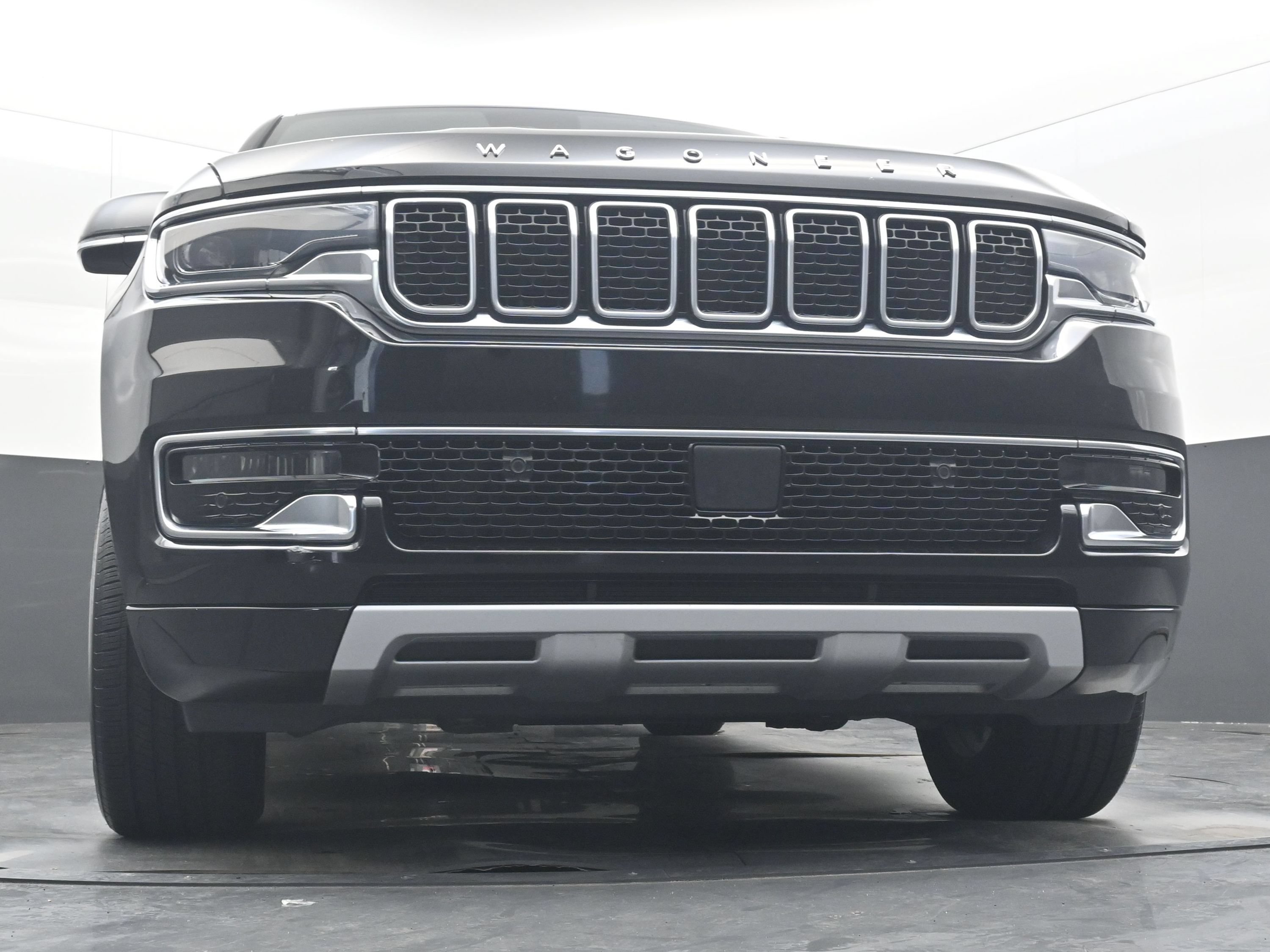 Used 2024 Jeep Wagoneer L Series II RWD image 24