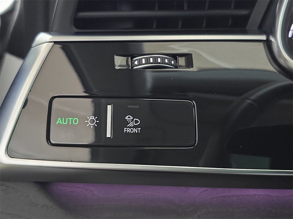 Used 2023 Audi Q8 Prestige w/ Prestige Package image 28