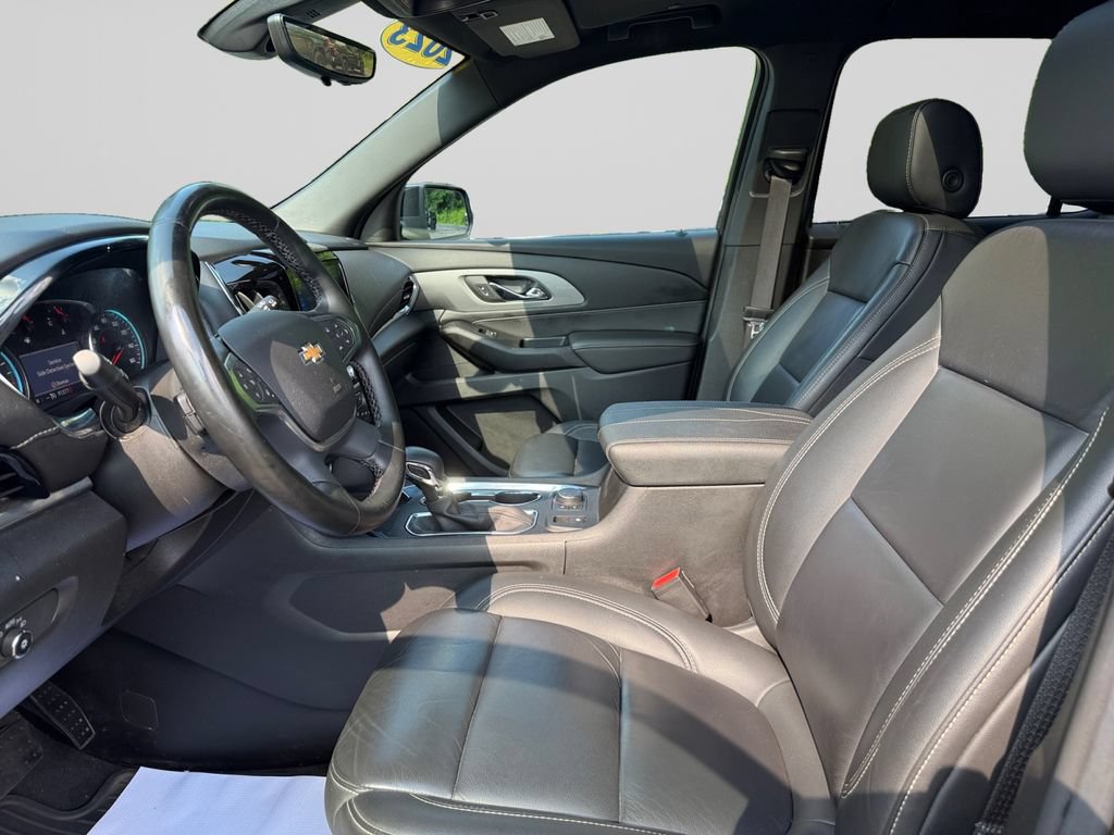 Used 2023 Chevrolet Traverse LT w/ LT Premium Package AWD/4WD image 13