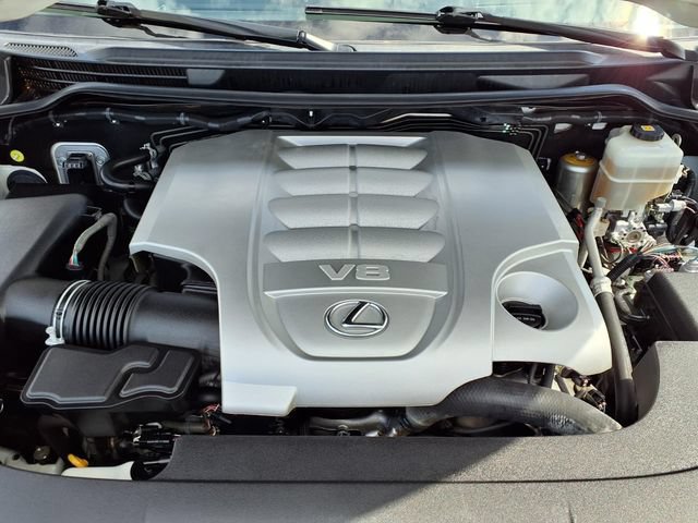 Used 2018 Lexus LX 570 4WD w/ Luxury Package image 3