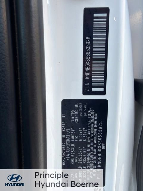 Used 2025 Kia Carnival FWD image 35