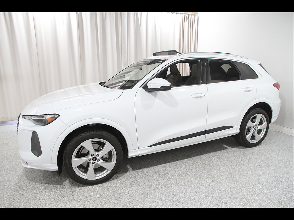 Used 2025 Audi Q5 Premium Plus AWD/4WD image 3