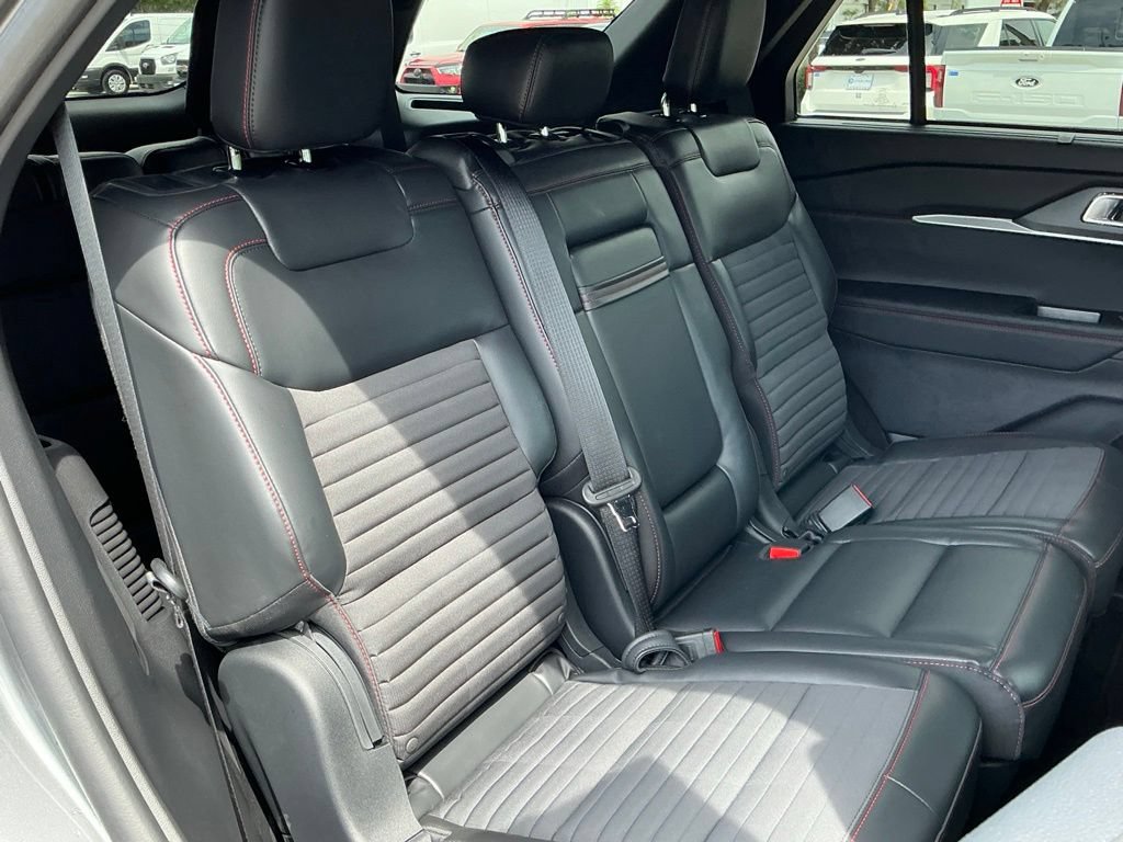Used 2025 Ford Explorer ST-Line w/ Premium Package RWD image 19